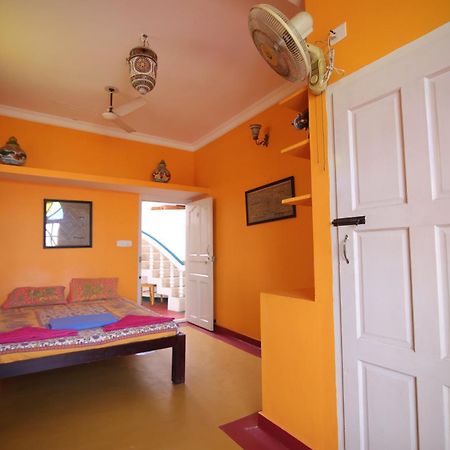 Holi-Wood Guesthouse Pondicherry Exterior photo