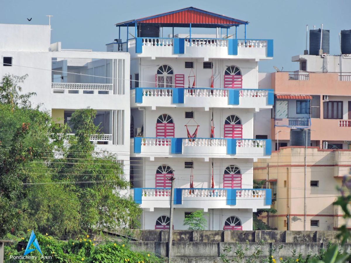 Holi-Wood Guesthouse Pondicherry Exterior photo