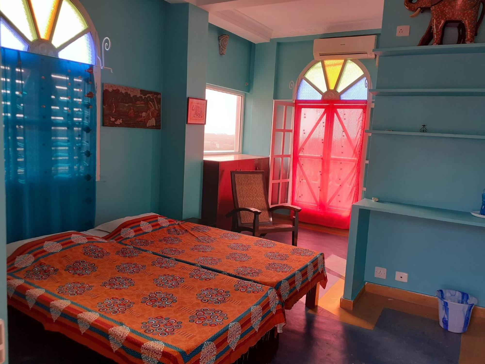 Holi-Wood Guesthouse Pondicherry Exterior photo