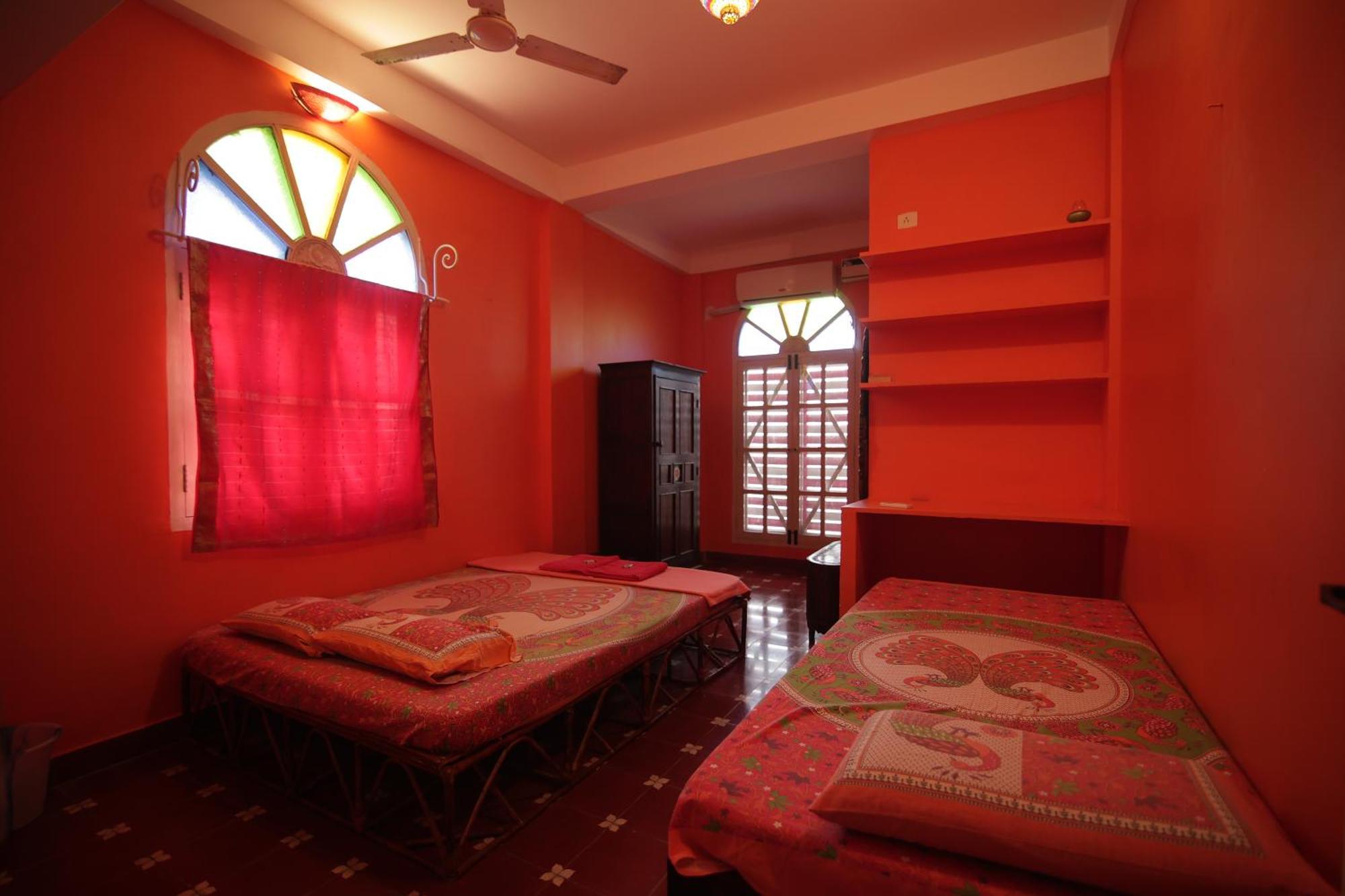 Holi-Wood Guesthouse Pondicherry Exterior photo