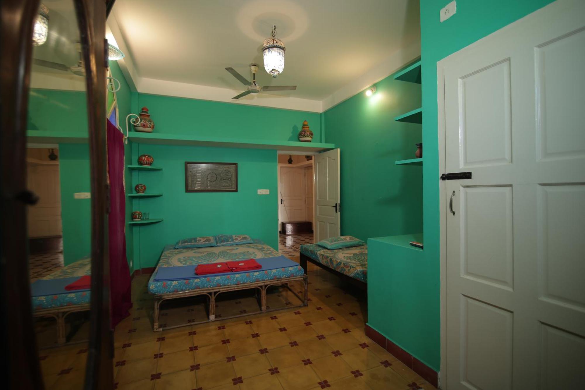 Holi-Wood Guesthouse Pondicherry Exterior photo