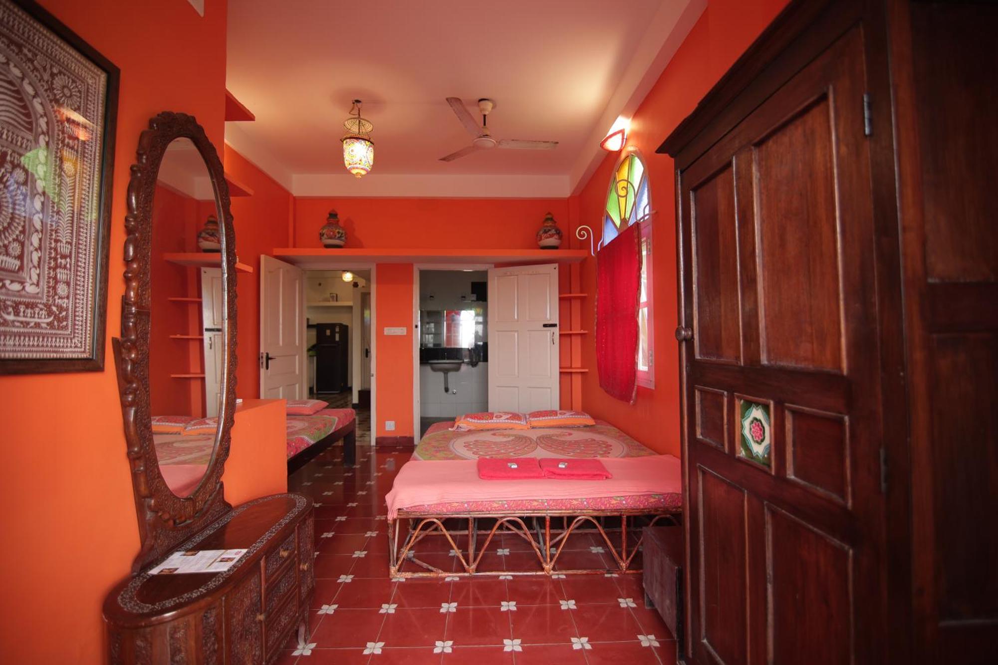 Holi-Wood Guesthouse Pondicherry Exterior photo